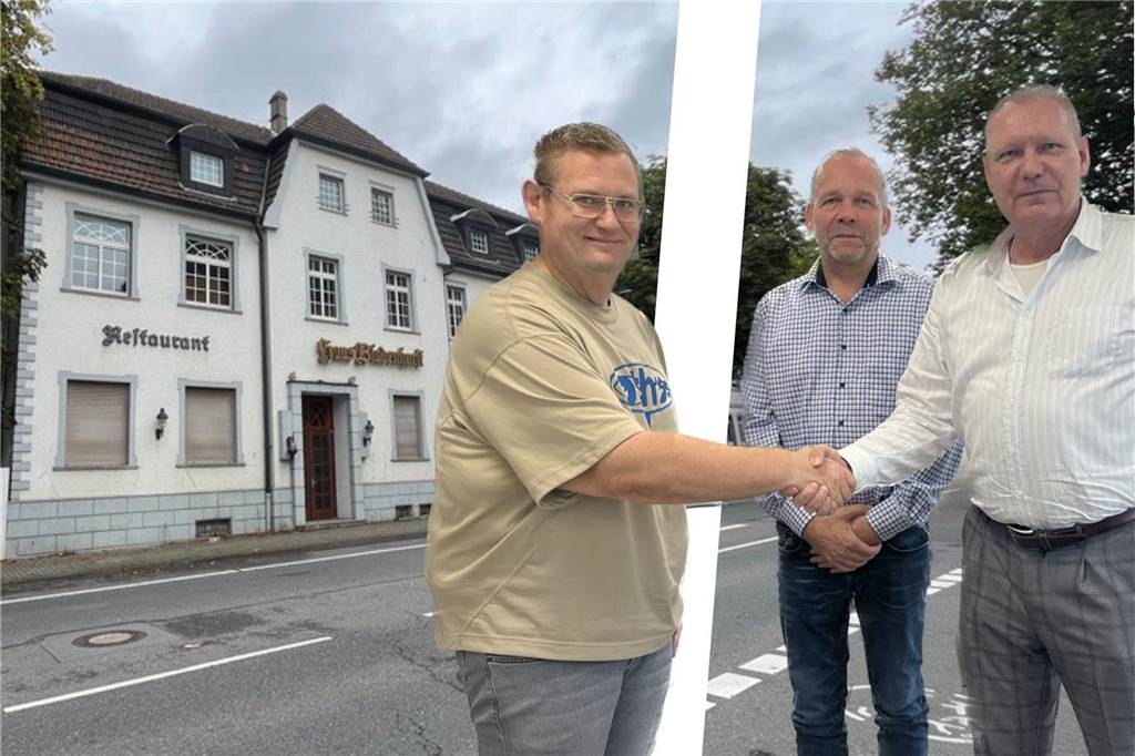 Serien-Abriss an der Wartburgstraße beginnt: Klöckner-Gebäude verschwindet Marco Czech, Immobilienmakler Jens Blume und Verkäufer Ralf Schrupp beim Deal bezüglich der drei Gebäude an der Wartburgstraße. Die ImmoWest GmbH (Schrupp) verkaufte drei Gebäude an die C+M Holding.