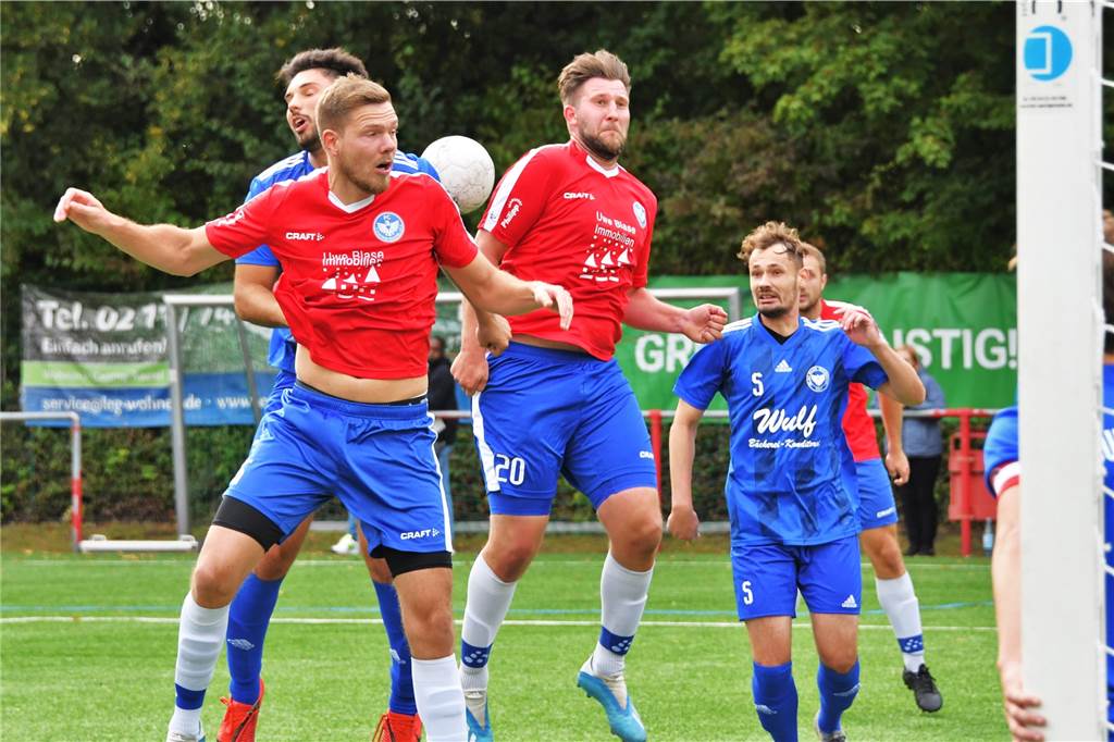 Bruder des Castrop-Rauxeler Fußball-Profis Chris Führich: „Keiner wollte gegen uns spielen“ Marco Führich (vorne) in Aktion für den FC Castrop-Rauxel.