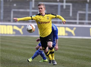 Marco Hober setzt sich im Zweikampf durch.