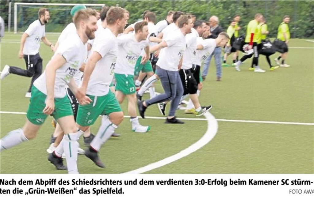 Unrühmliches Ende einer Erfolgsgeschichte Marco Köhler (vorne) jubelt 2019 mit seiner Mannschaft über den Titel in der Kreisliga A2.