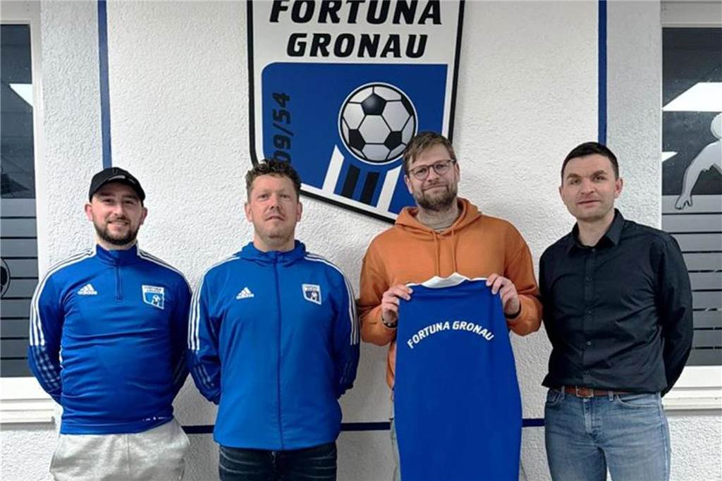 FC Gronau besetzt Stelle im Trainerstab neu: Ex-Oberligatorwart aus Ahaus kommt Marco Leimbach (2.v.r.) stößt ins Trainerteam von Nenad Vukajlovic (2.v.l.) bei Fortuna Gronau.