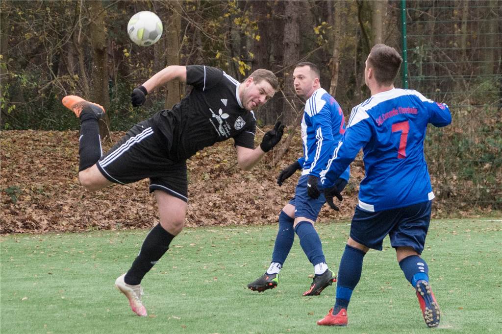 Ein Derby-Remis, mit dem beide Seiten leben können Marco Masannek packt den Hackentrick aus. Der Hullerner glänzte gegen Concordia Flaesheim II aber auch vor dem gegnerischen Tor, erzielte beide Tore des SVH.