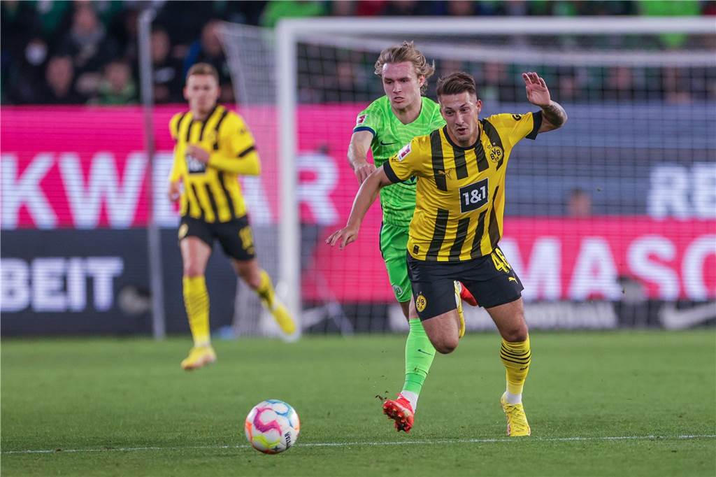BVB-U23-Kapitän Franz Pfanne warnt vor Erzgebirge Aue: „Sonst fressen die uns auf“ Marco Pasalic im Zweikampf.