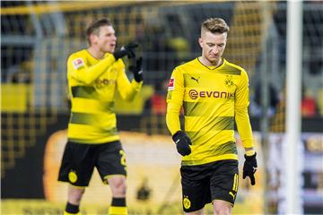 Marco Reus brachte den BVB gegen Augsburg früh in Führung - letztlich reichte es aber nur zu einem 1:1.
