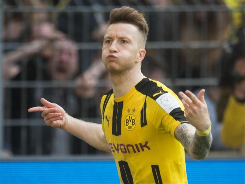 Unfrieden beim BVB trotz Vorstoß auf Rang 3 Marco Reus feiert seinen Treffer zum 1:0 für Borussia Dortmund. Foto: Bernd Thissen