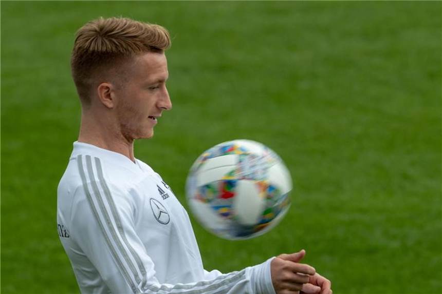 Reus: Nationalspieler sind sich Vorbildrolle bewusst Marco Reus ist sich seiner Verantwortung als Nationalspieler bewusst. Foto:Peter Kneffel