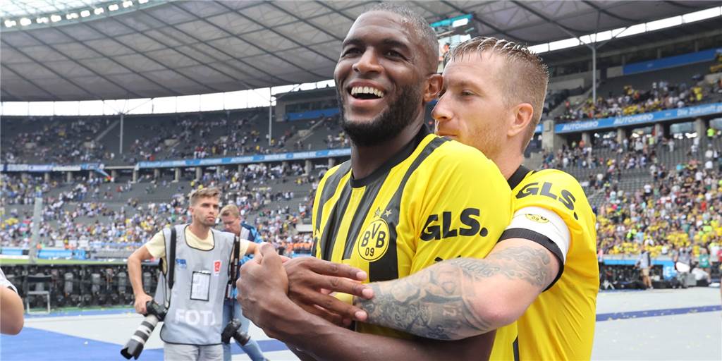 BVB-Sieg mit Schönheitsfehler: Modeste steht in Berlin goldrichtig Marco Reus und Anthony Modeste bejubeln den BVB-Sieg in Berlin.