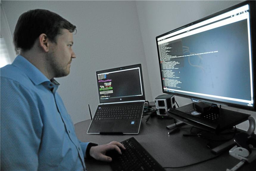 Marco Schultewolter nimmt als „Hacker“ im Auftrag seiner Kunden deren IT-Sicherheit unter die Lupe.(2) Ohm