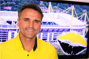 Marcus Kuno ist leidenschaftlicher BVB-Fan und singt zwei Songs auf der neuen BVB-Weihnachtslieder-CD.