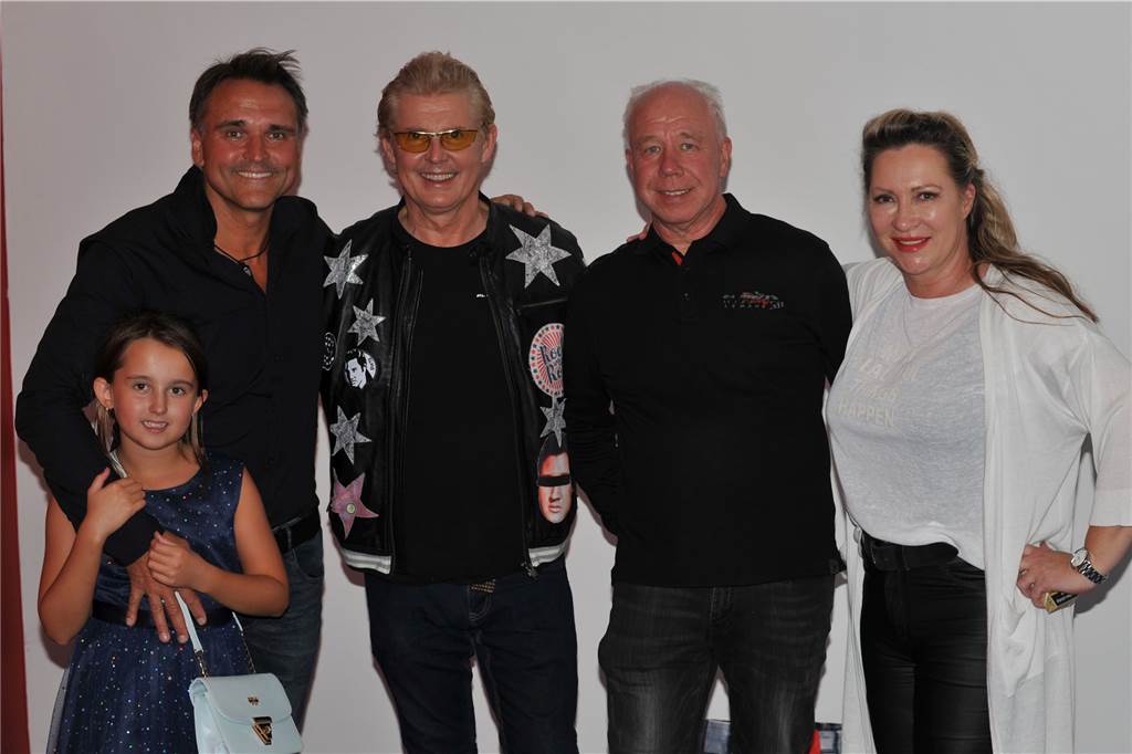 Dortmunder Sänger trifft bei Musical-Premiere Mentor Ralph Siegel wieder Marcus Kuno und Muscial-Darsteller "N'bisschen Frieden"