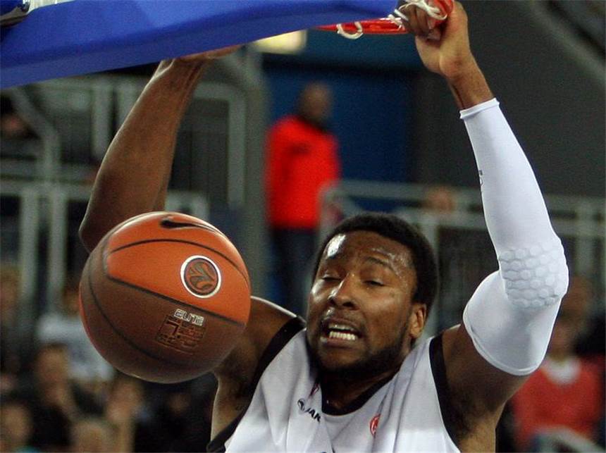 Neuerliche Pleite für Bamberg in der Euroleague Marcus Slaughters 21 Punkte konnten Bamberg den Sieg nicht bringen. Foto: Antonio Bat