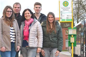 Maren, Ulrich, Sabine, Mathis und Lynn Balster (v.l.) wohnen gerne in Schermbeck, auch wenn das ÖPNV-Angebot die jüngeren Familienmitglieder schon oft genervt hat.