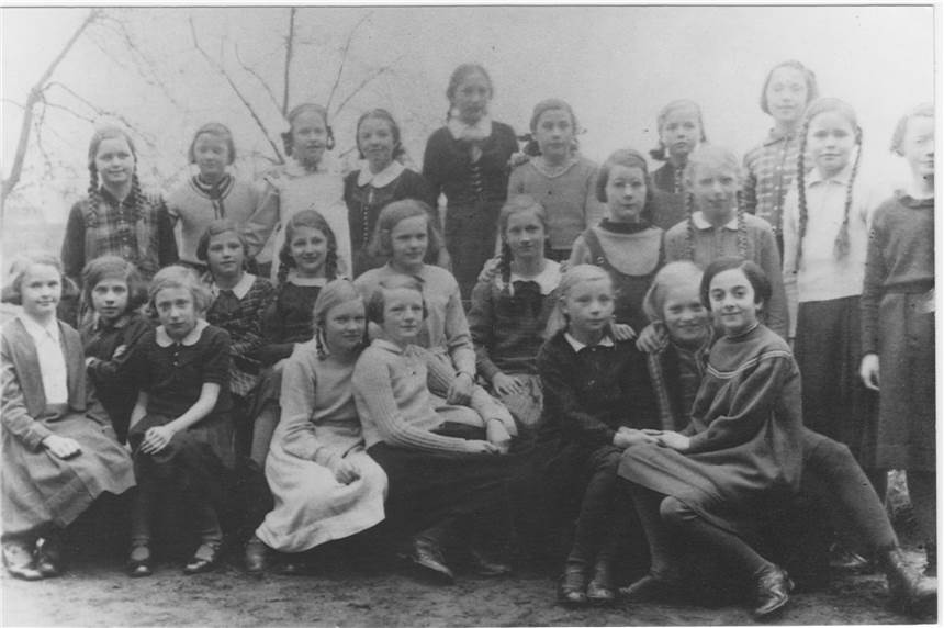 Familie Cohen aus Ahaus wurde in den Kriegswirren auseinandergerissen Marga Cohen (sitzend, 1.v.r.) ging 1937 auf die Höhere Töchter-Schule im Canisiusstift.