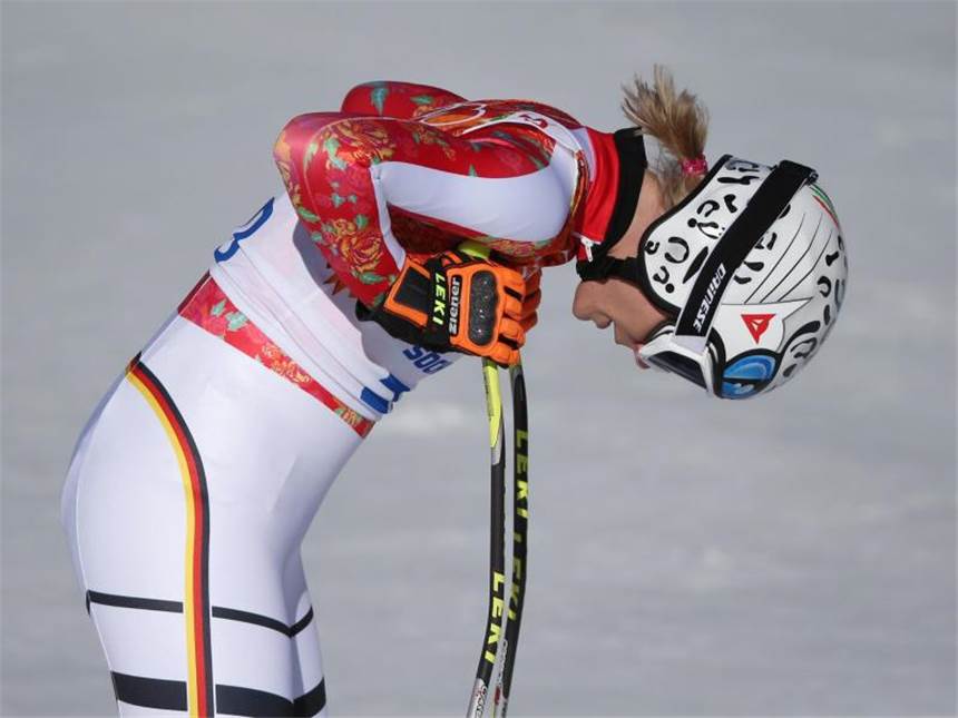 Höfl-Riesch verpasst Medaille - Gisin und Maze siegen Maria Höfl-Riesch ließ nach dem Rennen den Kopf hängen. Foto: Fredrik von Erichsen