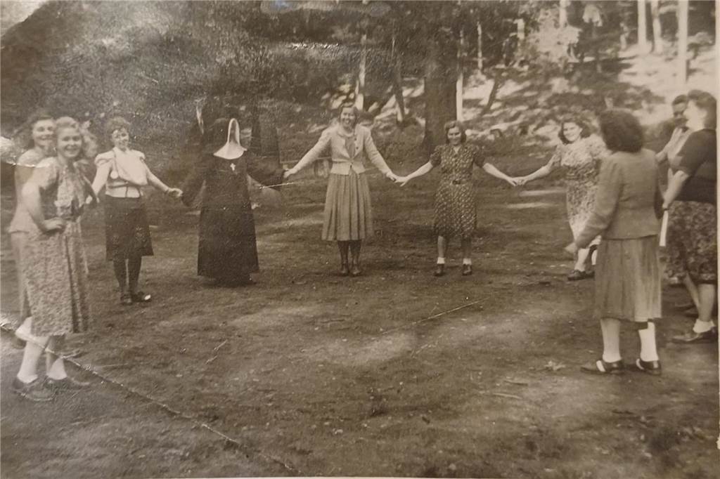 Verleumdet, verraten, verfolgt: Maria Potrzeba aus Asbeck Maria (l.) bei den Nonnen von Haus Widey. Für sie eine glückliche Zeit.
