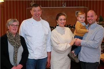 Maria, Ludger, Christina, Louis (2) und Hendrik Gerwing - drei Generationen im Landgasthof Gerwing-Wulf