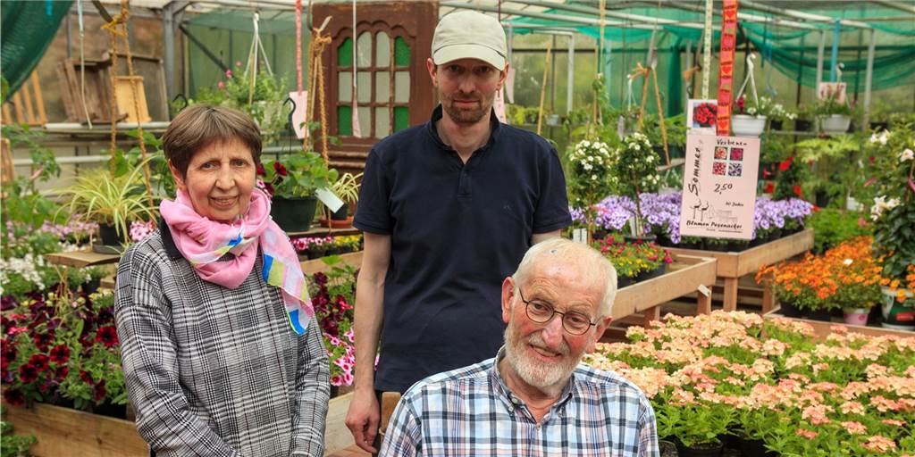 Liebe zur Natur: 50 Jahre „Blumen Pesenacker“ in Ahaus-Ottenstein Maria, Stefan und Hermann Pesenacker (v.l.) laden zum Tag der offenen Tür ein.