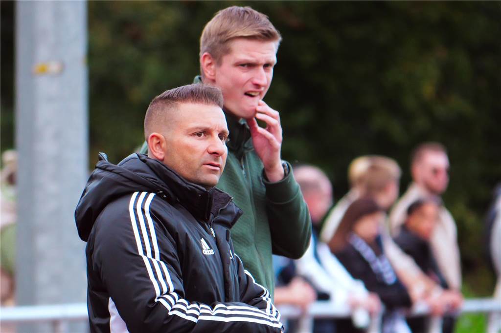 TuS Hannibal schmeißt Andreas Venezia raus: Interimstrainer steht fest Marian Gruhn (r.) wird den Posten als Chefcoach von Andreas Venezia übernehmen.