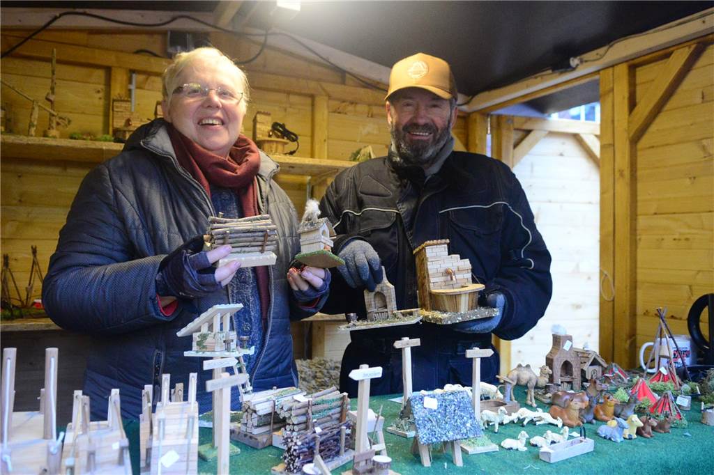 Viele Fotos vom Weihnachtsmarkt: Schafe, Heilige Drei Könige und viele Besucher