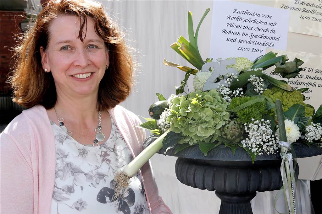 Familie Teltrop schließt ihre Gastronomie für immer und macht neue Pläne Marianne Teltrop neben einem Blumen-Arrangement