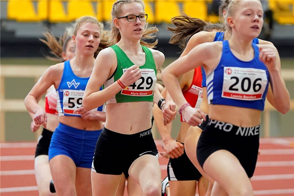Olfens Hammerwerfer ohne große Ambition auf gute Platzierung bei Deutscher Meisterschaft Marie Gövert (Mitte), Läuferin des SuS Olfen, wird bei den Deutschen Leichtathletikmeisterschaften der U20 nicht an den Start gehen.