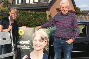 Marie Voss und Heinz Wesselmann freuen sich über die guten Wahlergebnisse der Grünen in Ascheberg und bundesweit.