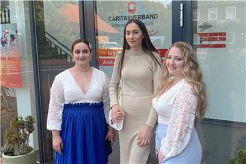 Marieta, Alma und Artemisjia haben mit Erfolg ihre Prüfung bestanden.