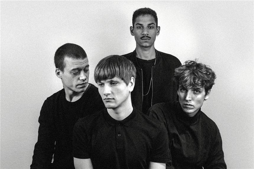 Indieband bringt sphärische Klänge ins Oma Doris Marin Geier, Dennis Hofmann, Dennis Enyan und Ronald Röttel (rechts) bilden die Band Xul Zolar aus Köln. Mittwoch spielen sie im Oma Doris.