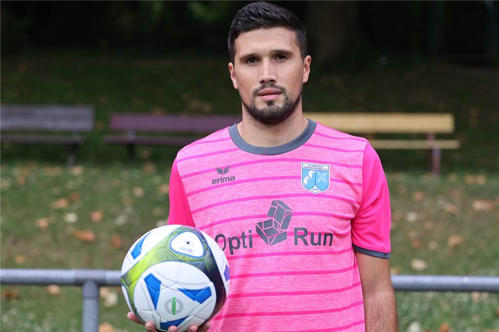 Wacker Obercastrop startet in pinken Trikots und mit zwei Gastspielern Marin Vranjic, Gastspieler beim SV Wacker Obercastrop.