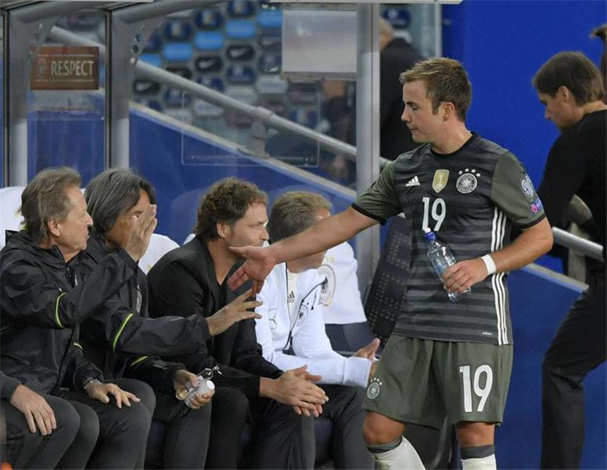 BVB-Rückkehrer Götze sieht sich bei "99,9 Prozent" Mario Götze wurde von Jens Lehmann scharf kritisiert.