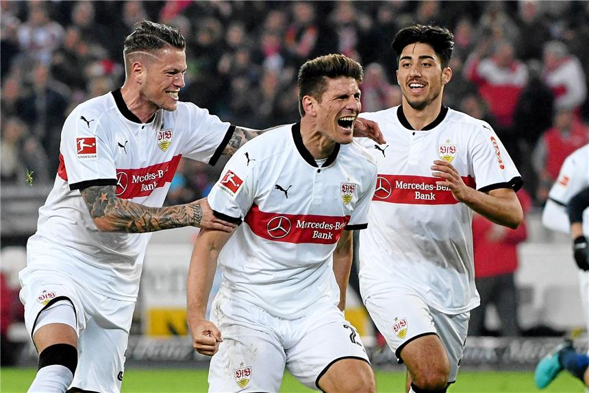 Stuttgart siegt bei Gomez-Comeback - HSV verliert Mario Gomez war am 1:0 für den VfB Stuttgart maßgeblich beteiligt. Getroffen hat er selbst jedoch nicht.