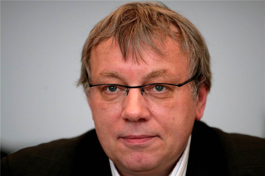 Himmlische Stille statt Fluglärm über dem Dortmunder Süden Mario Krüger freut sich als Vorsitzender der Schutzgemeinschaft Fluglärm über die derzeitige Stille.