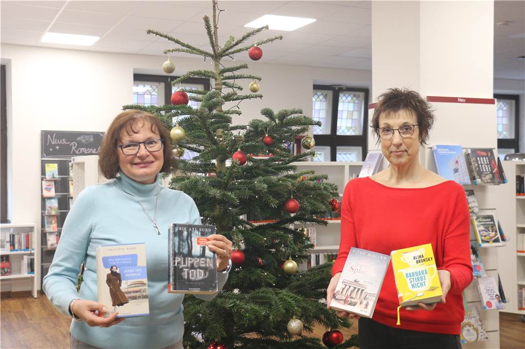 Humorvoll, blutrünstig, nachdenklich: Expertinnen geben Buchtipps für Weihnachten Marion Gloger (l.) und Gerlinde Schürkmann sind selbst Krimi-Fans. Dieses Genre ist auch bei den Kunden am beliebtesten.