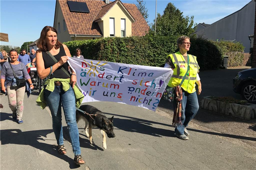 Ist Marion Küpper noch tragbar? Selmer Grüne verweisen auf Kreis Marion Küpper (vorne links mit Transparent) kämpft hier bei einer Fridays-for-Future-Demo gegen den Klimawandel.