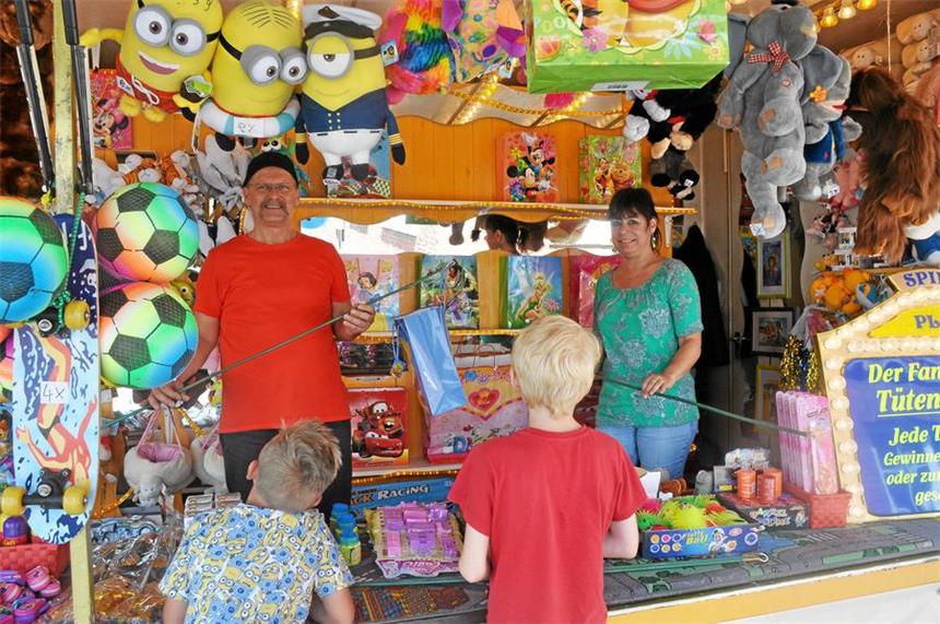 Stephanus-Kirmes 2017: Das war gut und schlecht Marion und Hans Frahm besuchen mit ihrem „Enten-Angeln“ besonders gerne kleine Kirmessen.