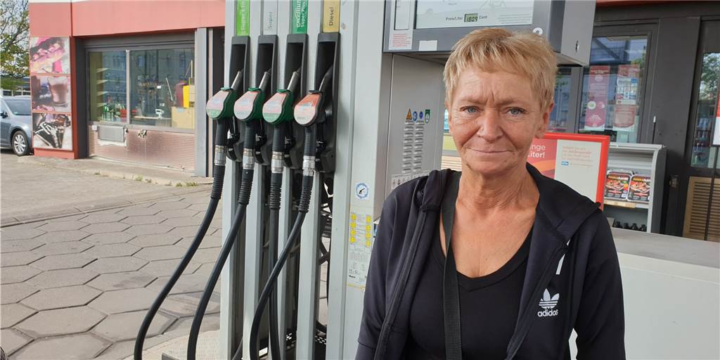 Ende des Tankrabatts: Dortmunderin Marion tankte dreimal in zwei Tagen Marion Woelke ging auf Nummer sicher - und tankte noch mal voll.