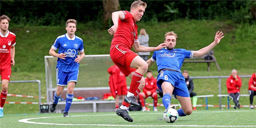 Aufstellungen, Torschützen, Platzverweise: So haben Castrop-Rauxels Teams gespielt Marius Hoffmann (r) und der SV Wacker Obercastrop haben ihr abschließendes Heimspiel der Westfalenliga-Saison 2021/22 verloren - mit 2:3 gegen RW Deuten.