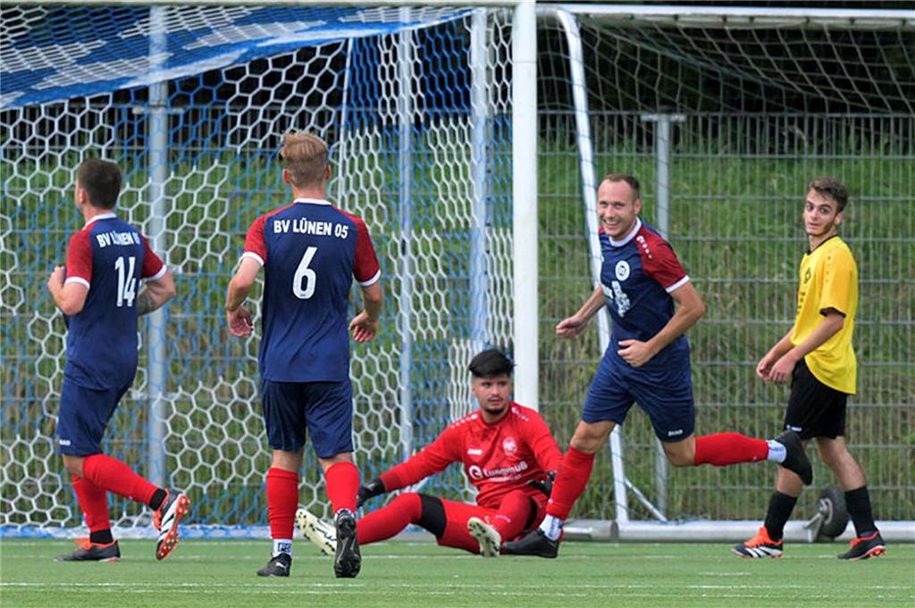 Viererpacker möchte aufsteigen: Geister vor Derby gegen Lüner SV II BV Lünen im Spiel gegen SuS Derne.