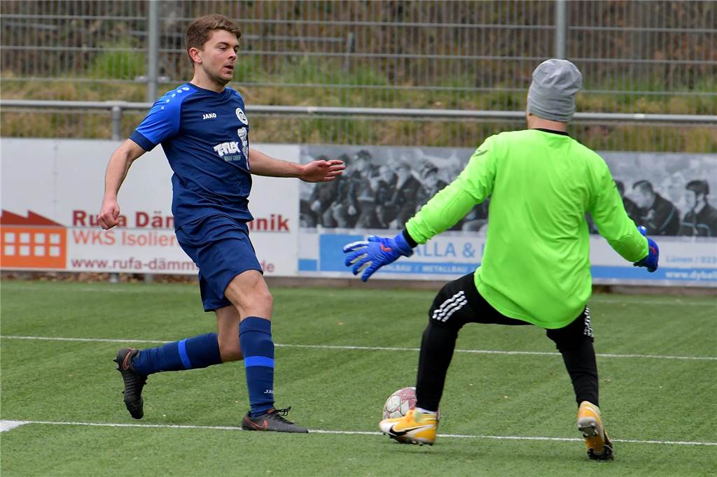 BV Lünen steckt in der ersten Krise: Kapitän schlägt Alarm: „Zwei Spiele, wo Leidenschaft fehlte“ Marius Milcarek spielt den Ball.