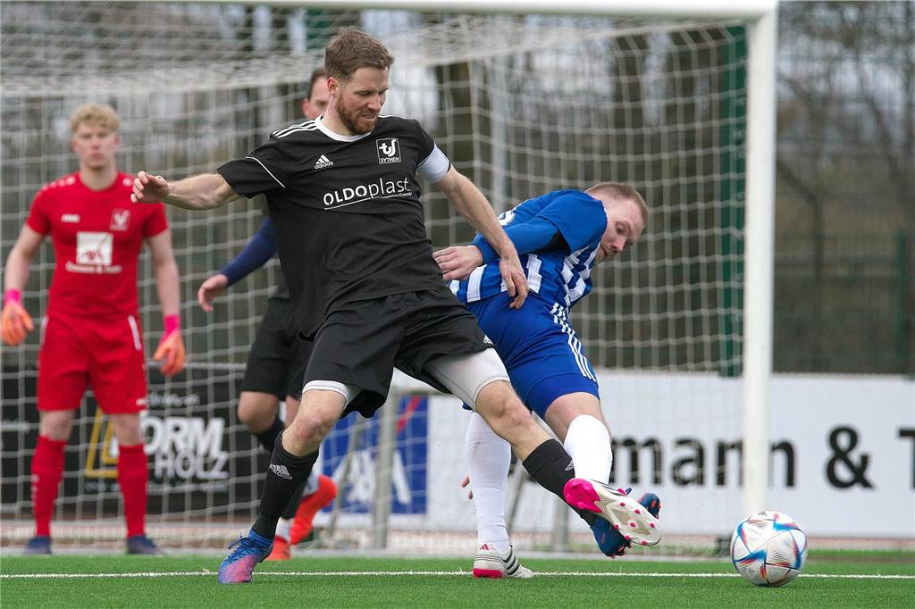 „Ein Riesenverlust“: Der TuS Sythen verliert im Sommer seinen Anführer Marius Möller (v.) wird in der kommenden Saison nicht mehr für den TuS Sythen spielen können.