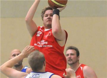 Marius Wieser (am Ball) kam auf zehn Punkte für den Castroper BC gegen den Waltroper GV 2. 