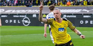 Marius Wolf bejubelt seinen BVB-Treffer gegen Bielefeld.