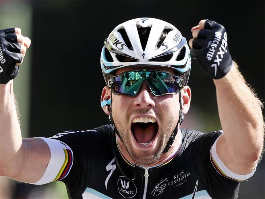 Mark Cavendish bejubelt seinen Sieg. Foto: Sebastien Nogier