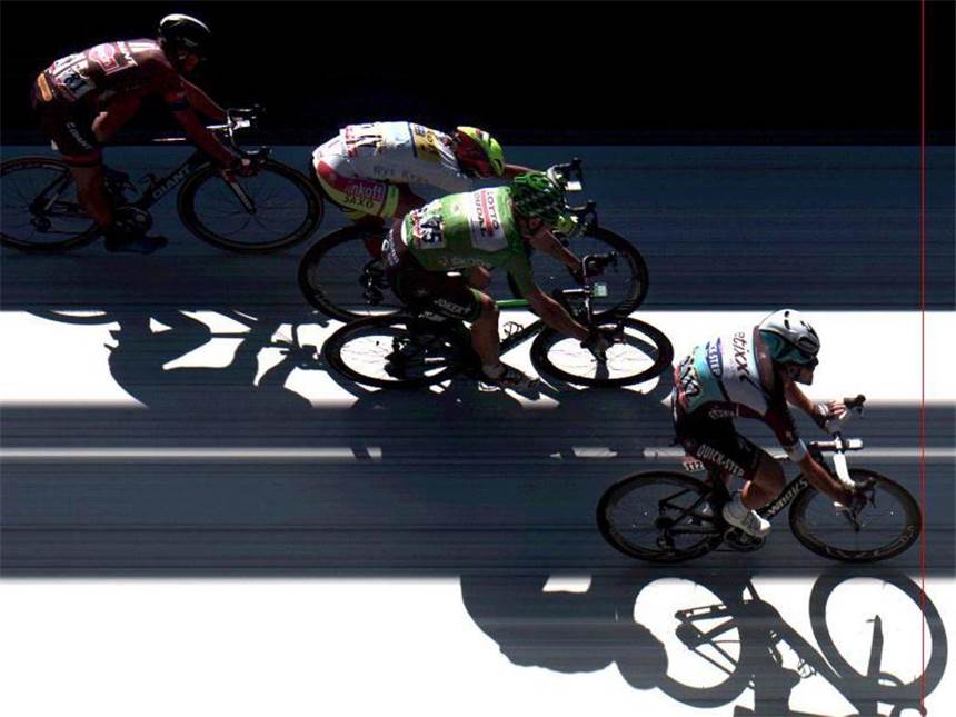 Mark Cavendish (r) setzt sich gegen Andre Greipel und Peter Sagan durch. Foto: Matsport Via Aso