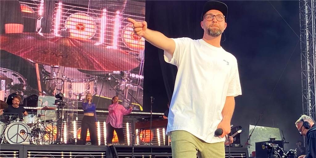 Spektakuläre Show: Warum sitzt Mark Forster auf einer Leiter im Publikum? Mark Forster begeisterte 15.000 Dortmunder am Sonntagabend mit einer spektakulären Show.