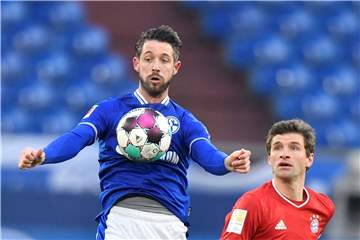 Mark Uth (l.) dürfte in Freiburg wieder zum Schalker Kader gehören.