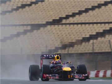 Mark Webber kam mit den widrigen Bedingungen in Barcelona am besten zurecht. Foto: Alejandro Garcia
