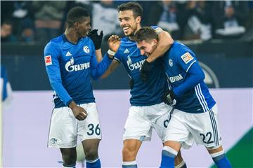 Marko Pjaca (r.) bejubelt seinen Treffer gegen Hertha gemeinsam mit Franco di Santo (M.) und Breel Embolo.