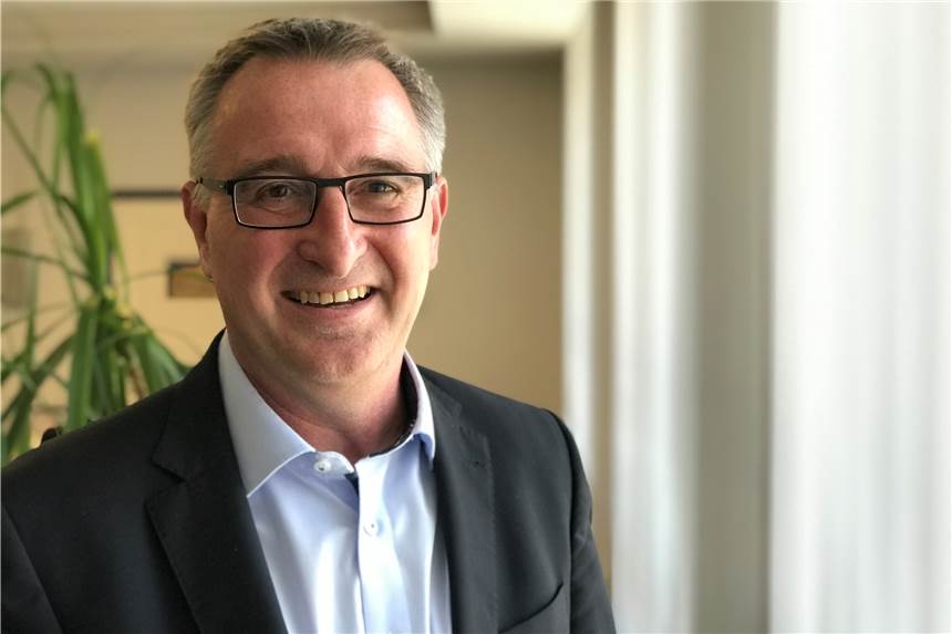 150.000 Euro für gemeinnützige Zwecke - Wie kommt man an das Sparkassen-Geld, Herr Kruck? Marktbereichsleiter Rainer Kruck von der Sparkasse Castrop-Rauxel wundert sich manchmal, warum nicht mehr Bewerbungen für das Spendengeld eingehen.