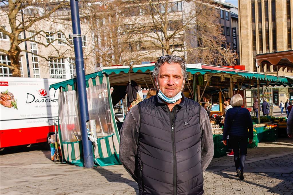 Wieder Maskenpflicht in Dortmunds City: So reagieren Händler und Schausteller Marktbeschicker Niels Schulte: "eine vernünftige Entscheidung"